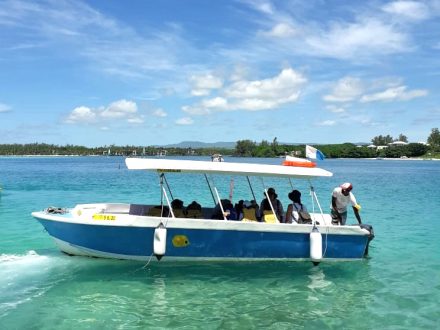 Hello_Mauritius_Blue_Bay_Marine_Park_Glassbottom_Boat