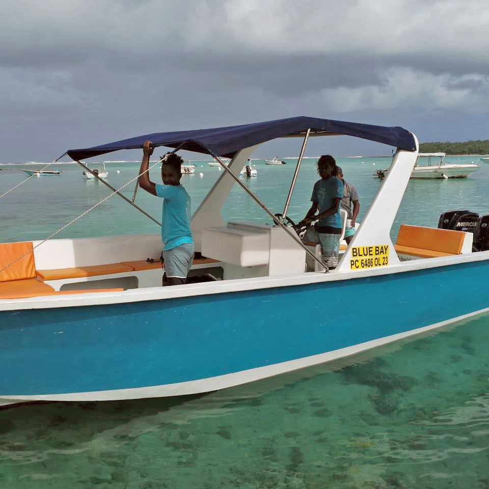private boat trip mauritius